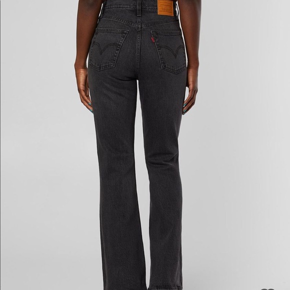 Levi’s Ribcage Flare You only live Twice Jeans - Picture 9 of 12